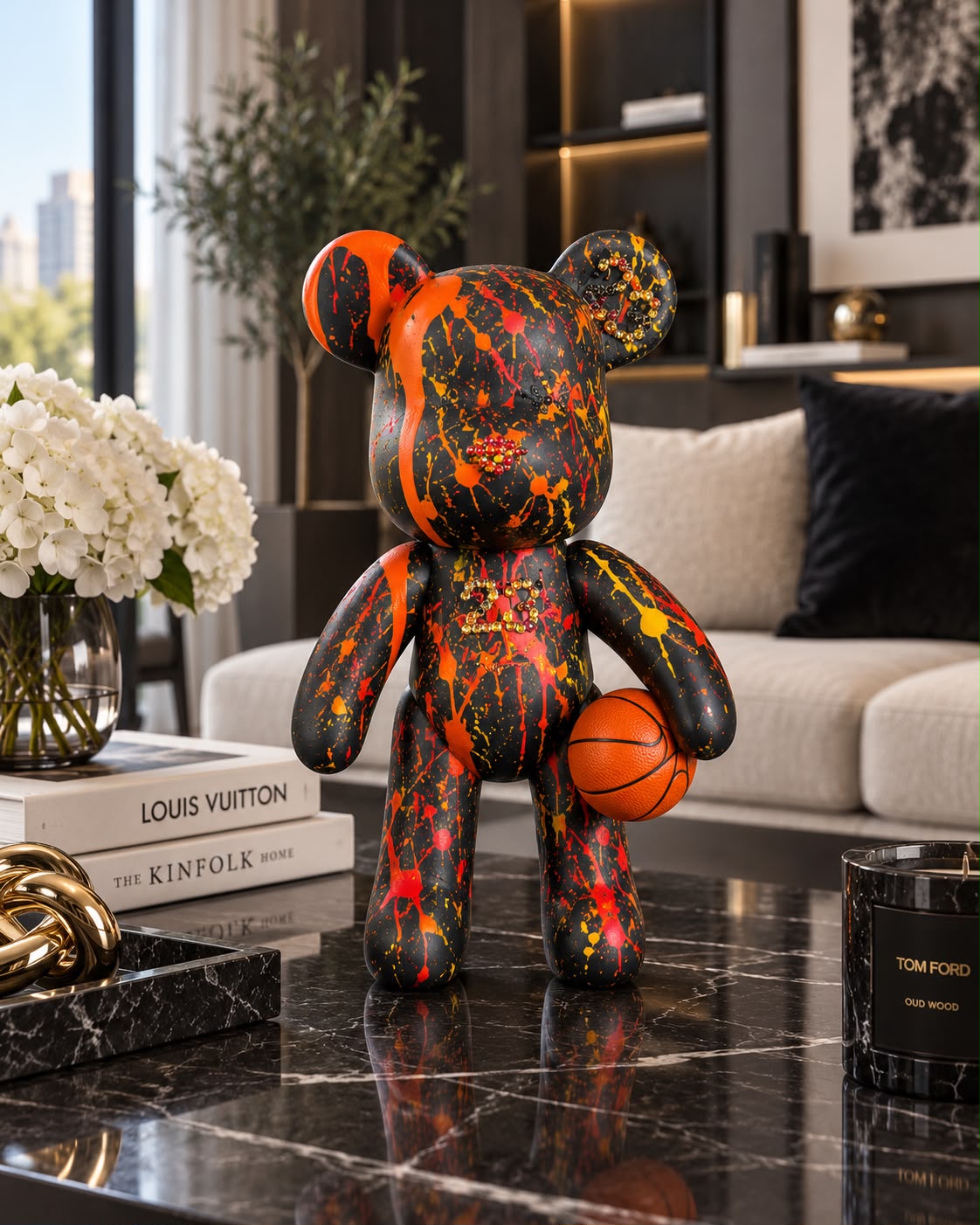 Jordan — ours décoratif noir éclaboussé d'orange et de rouge, ballon de basket